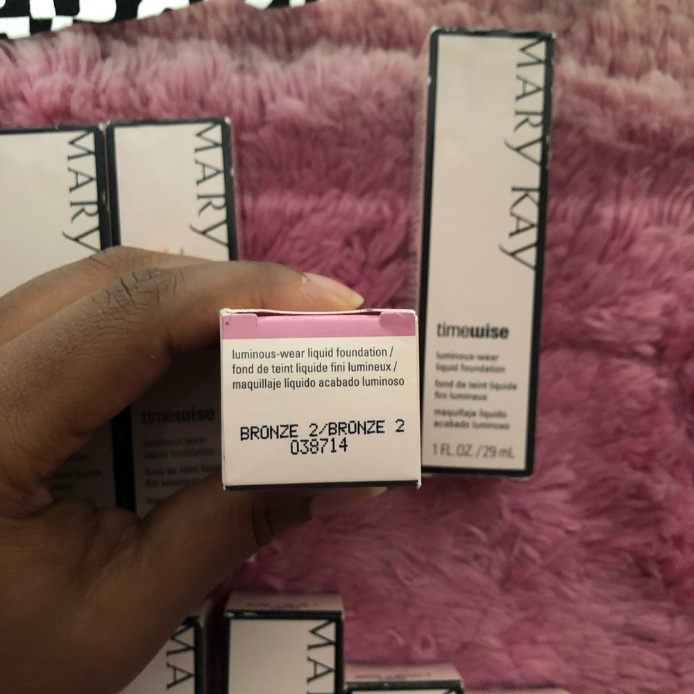 Mary Kay bronze 2 luminous foundation